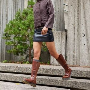 Dr. Martens Amaayah Hi Boots in brown - NWB